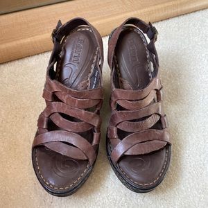 Ladies Born brown leather heels size 7